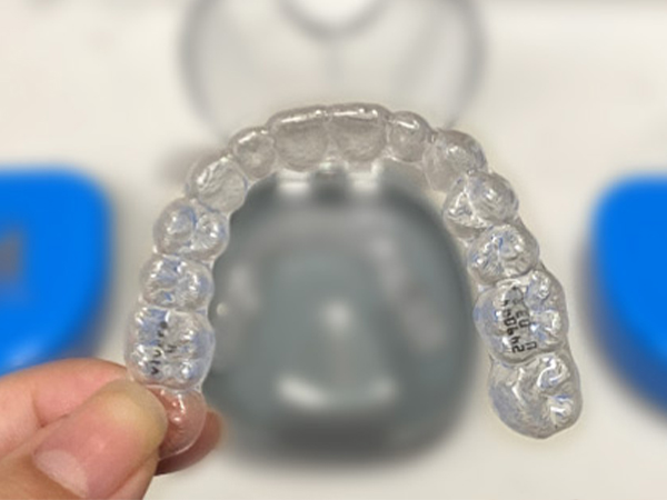 Manhattan Bridge Orthodontics Invisalign Retainer